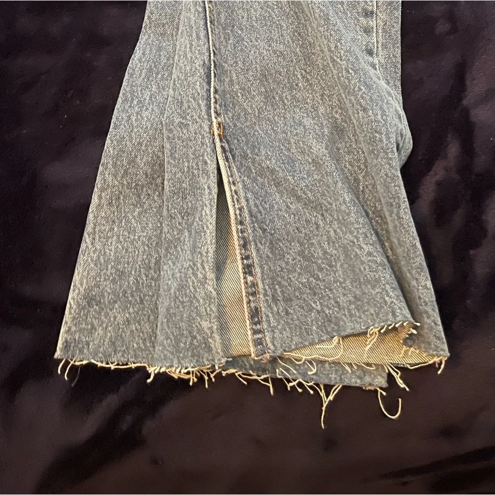 Pull&Bear 90s straight leg jean w/ rips and split hem in blue - Picture 10 of 14